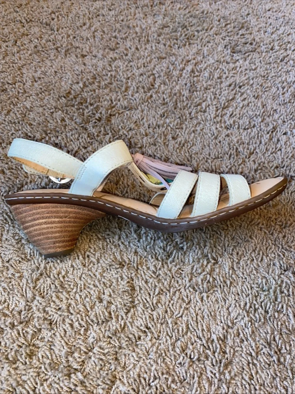 Born Leather Tassel Sandals Womens Sz 7 Cream Kitten Heel Boho Vacation Resort